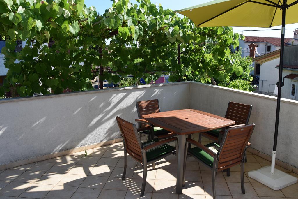 Apartment Marija With Terrace Brsec Exterior photo